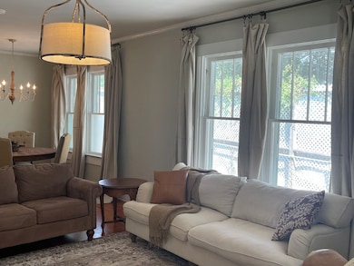 LIVING ROOM/HARDWOOD FLOOR