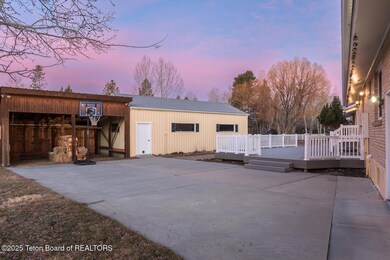 516 Moose St, Pinedale, WY 82941 - photo 4
