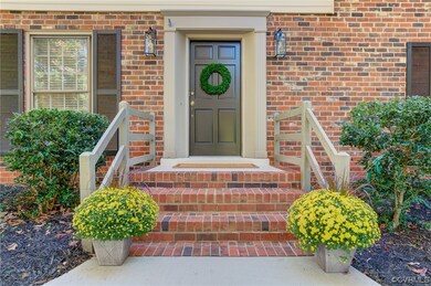 Welcoming front entryway.