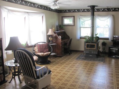 6609 E Manslick Rd, Louisville, KY 40228 - photo 5