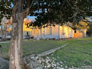 1507 Clyde St, San Marcos, TX 78666 - photo 2