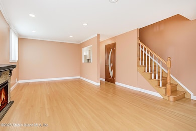 538 Leverett Ave, Staten Island, NY 10308 - photo 3