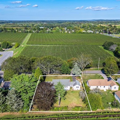 585 Peconic Ln, Peconic, NY 11958 - photo 3