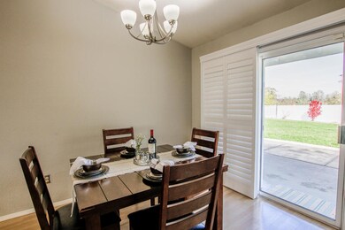 2 Dining (2)