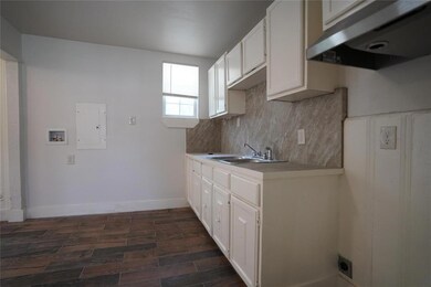 109 Avondale Ave, Azle, TX 76020 - photo 5