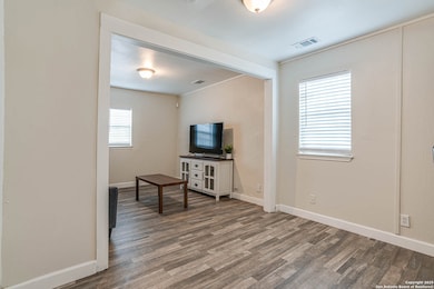 1145 W Summit Ave unit B, San Antonio, TX 78201 - photo 2