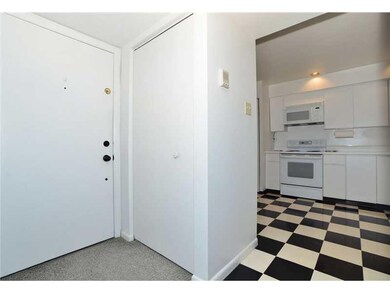 Entry/Foyer.