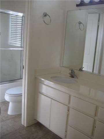 Upstairs hall bath
