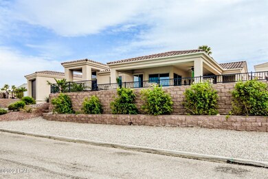 L 2130PalmerDrHDR_04