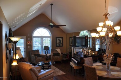 8300 Lochmoor Ct, Louisville, KY 40291 - photo 5