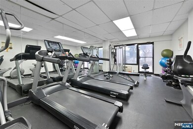 Hampshire House unit 22 F, Fort Lee, NJ 07024 - photo 7