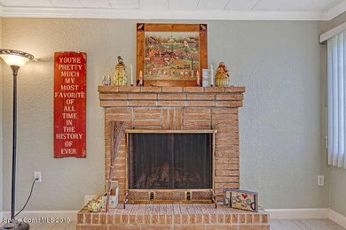 WOOD-BURNING FIREPLACE!