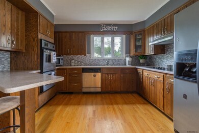 30 Tulip St, Schenectady, NY 12306 - photo 3