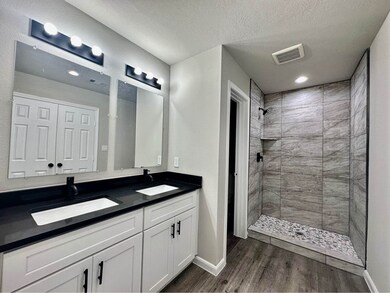 4302 Hirsch Rd unit A, Houston, TX 77026 - photo 3