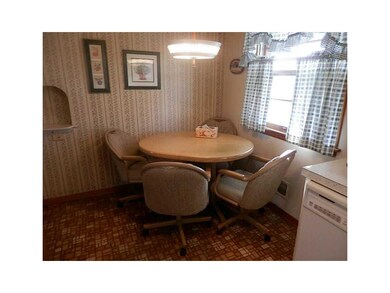 Breakfast Bar. Eating area in kitchen