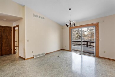 5683 Vineyard Rd, Fitchburg, WI 53575 - photo 4