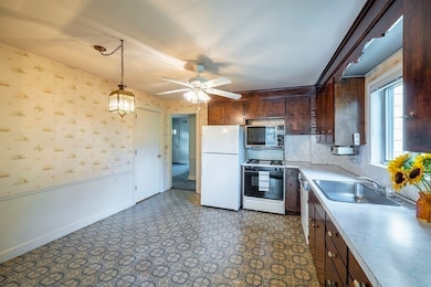 72 Rice St unit 72, Cambridge, MA 02140 - photo 3