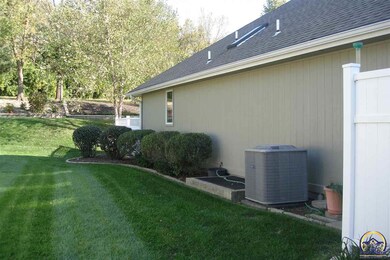 3924 SW Stonybrook Dr, Topeka, KS 66610 - photo 4