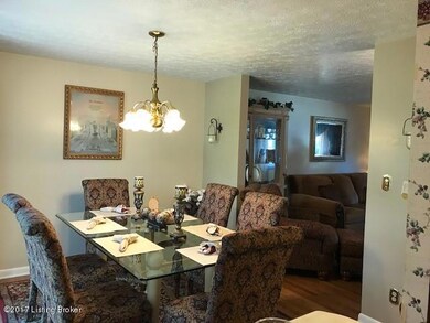 8205 Sandidge Dr, Louisville, KY 40228 - photo 6