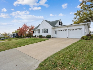 770 S 12th St, Marion, IA 52302 - photo 2