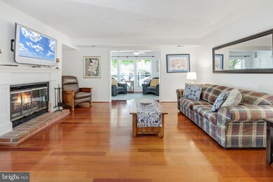 9929 Oakton Terrace Rd, Oakton, VA 22124 - photo 4