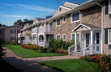 7 Williams Blvd unit 7-2N, Lake Grove, NY 11755 - photo 4