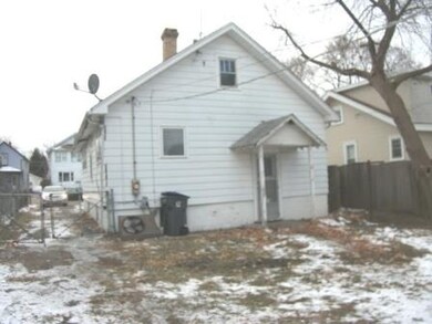 113 S Elmwood Ave, Waukegan, IL 60085 - photo 2