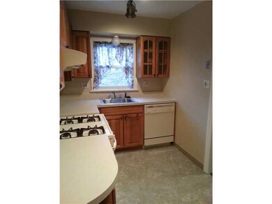 Kitchen. Freshly painted, neutral colors and updat
