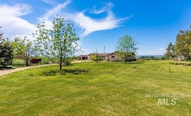 3915 1st Ln E, Parma, ID 83660 - photo 2