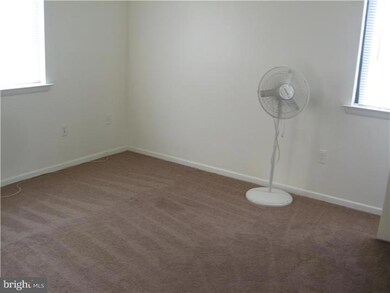 7401 Tamarron Dr, Plainsboro, NJ 08536 - photo 5