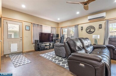 902 SW 4th St, Grand Rapids, MN 55744 - photo 3