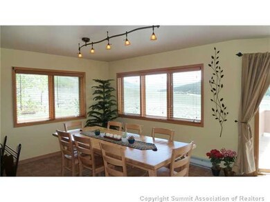 Dining Room. Big dining table with awesome views
