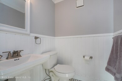 810 Bloomingdale Rd, Staten Island, NY 10309 - photo 5