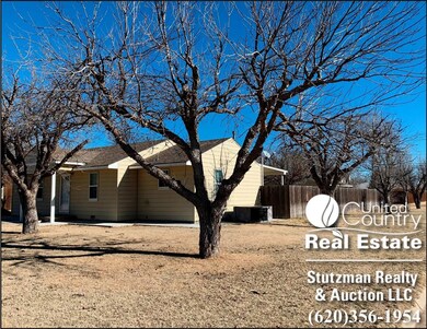 146 S Jefferson St, Hugoton, KS 67951 - photo 2