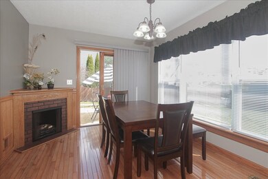 1811 Cambridge Dr, Carpentersville, IL 60110 - photo 6