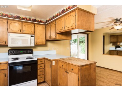 1110 Arcadia Dr, Eugene, OR 97401 - photo 5