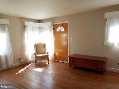 954 Lance Ave, Essex, MD 21221 - photo 4