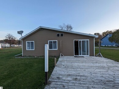 403 W Michigan Ave, Au Gres, MI 48703 - photo 4
