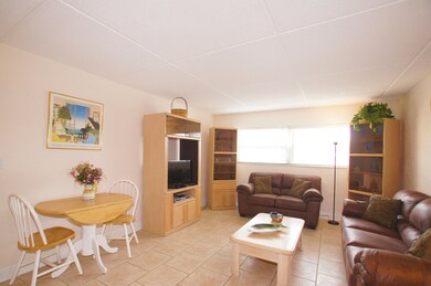 Hayes Ave 280 #7 - Living and Dining b