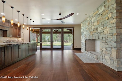 17-9802 Hiddenwaters-17