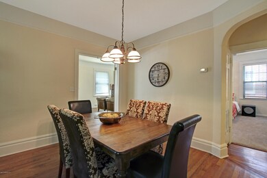 Dining room 1.jpg
