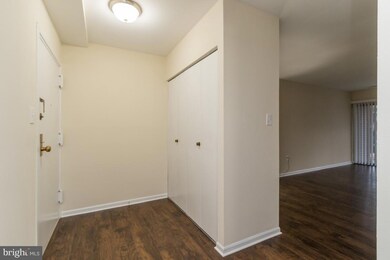 9721 Kings Crown Ct unit 2, Fairfax, VA 22031 - photo 3
