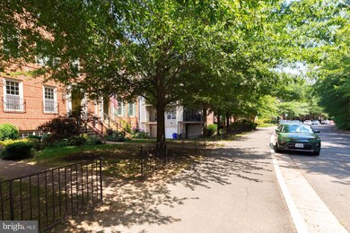 717 Massey Ln unit A, Alexandria, VA 22314 - photo 4