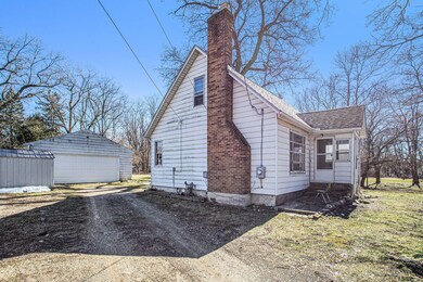 1207 S 3rd St driveway