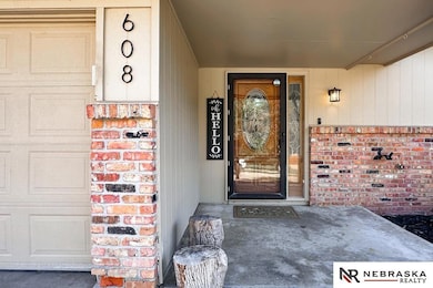 608 Martin Dr, Bellevue, NE 68005 - photo 2