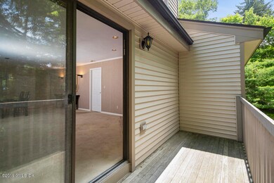 016-photo-deck-7213342