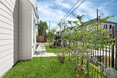 904 Martin St unit E, Houston, TX 77018 - photo 5