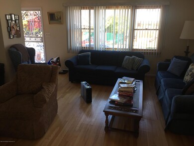 63 Zoe Living room