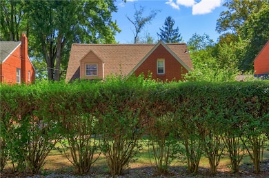 1054 Osage Dr, Pittsburgh, PA 15235 - photo 2