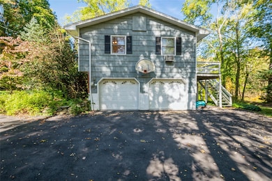 Garage and outdoor parking spaes